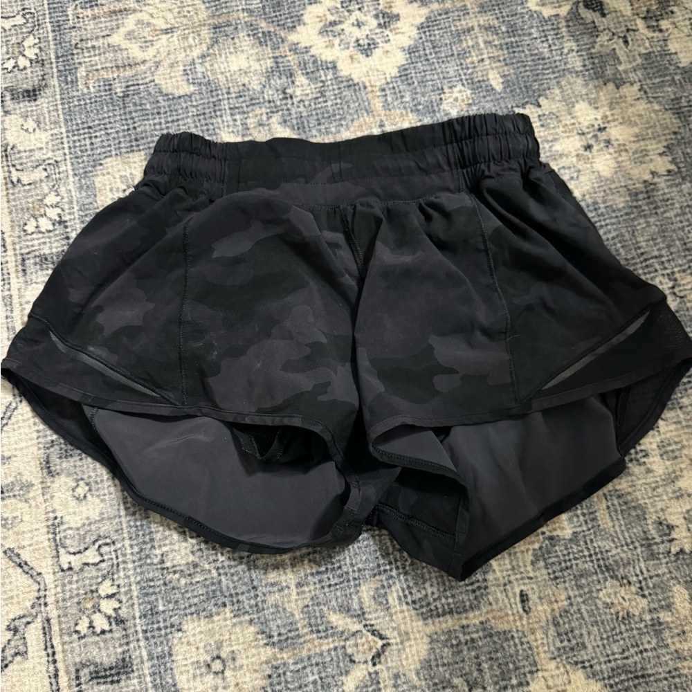lululemon camo hotty hot 2.5”